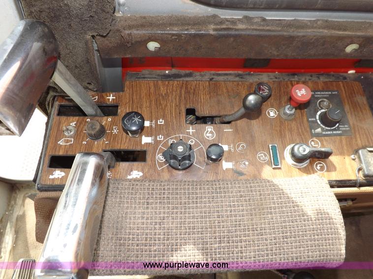 image for item K3823 Massey-Ferguson 860 combine