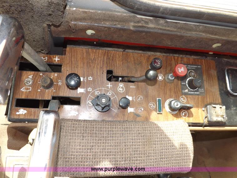 image for item K3823 Massey-Ferguson 860 combine