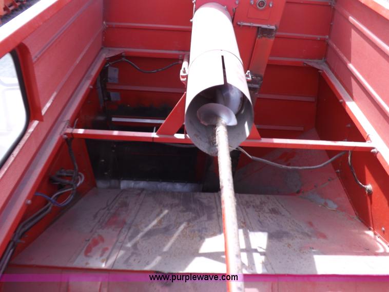 image for item K3823 Massey-Ferguson 860 combine