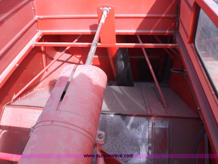 image for item K3823 Massey-Ferguson 860 combine