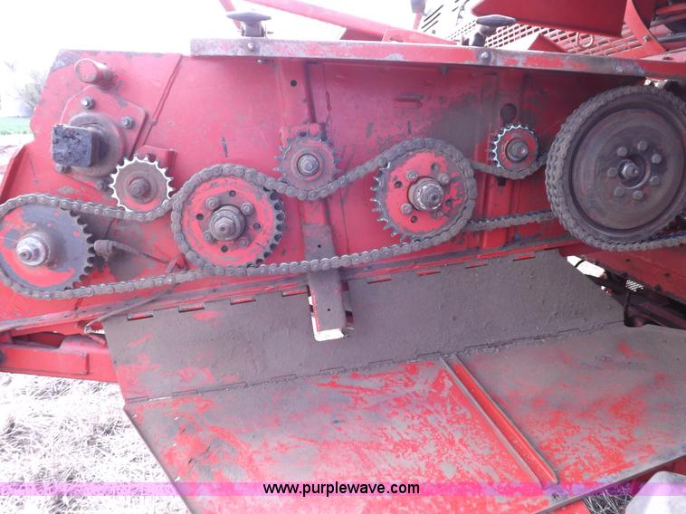 image for item K3823 Massey-Ferguson 860 combine