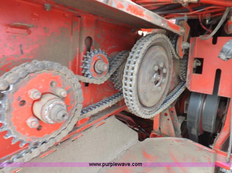 image for item K3823 Massey-Ferguson 860 combine