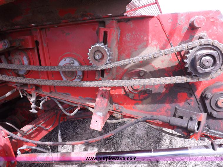 image for item K3823 Massey-Ferguson 860 combine