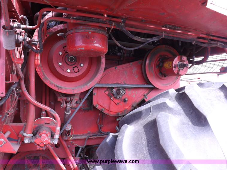 image for item K3823 Massey-Ferguson 860 combine