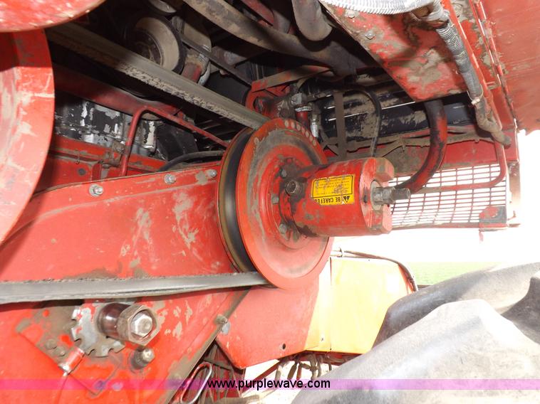 image for item K3823 Massey-Ferguson 860 combine