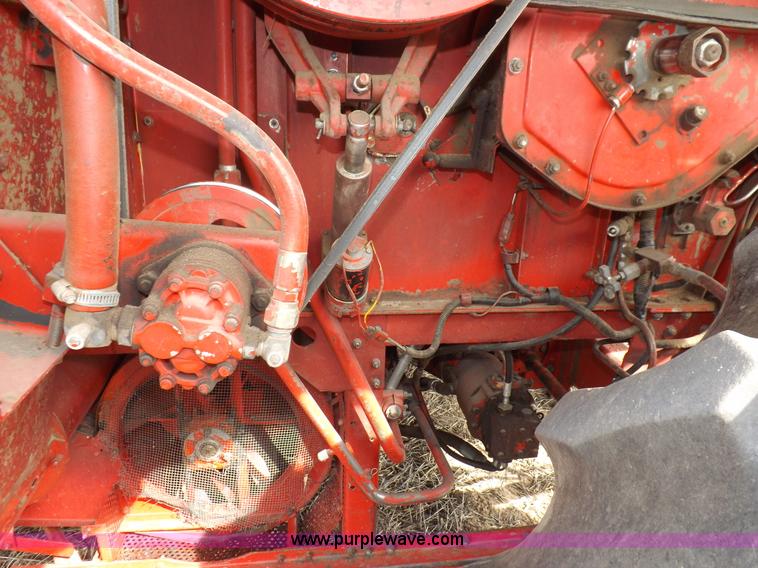 image for item K3823 Massey-Ferguson 860 combine