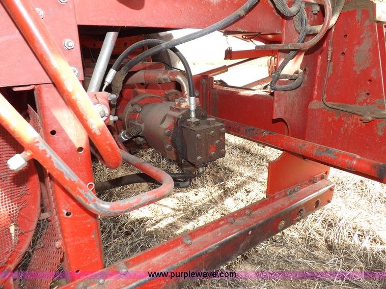 image for item K3823 Massey-Ferguson 860 combine