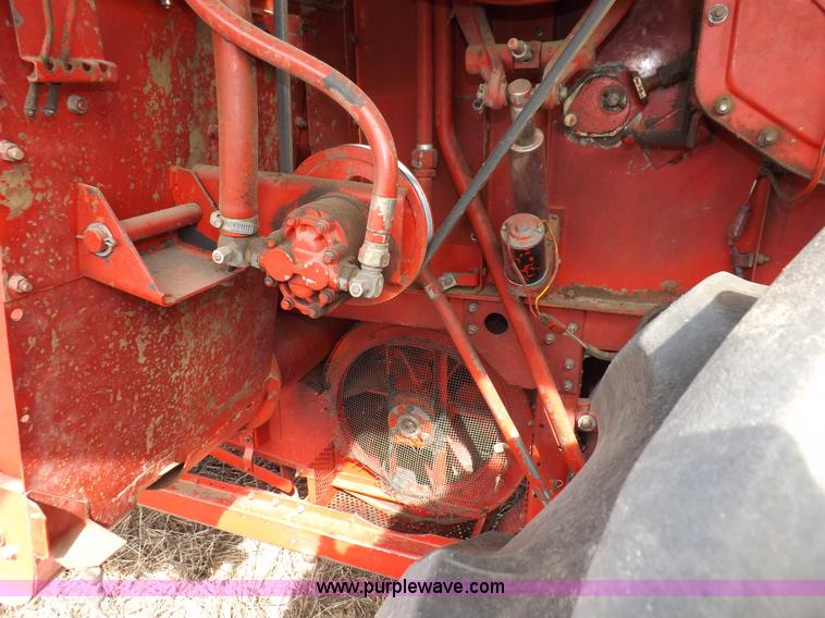 image for item K3823 Massey-Ferguson 860 combine