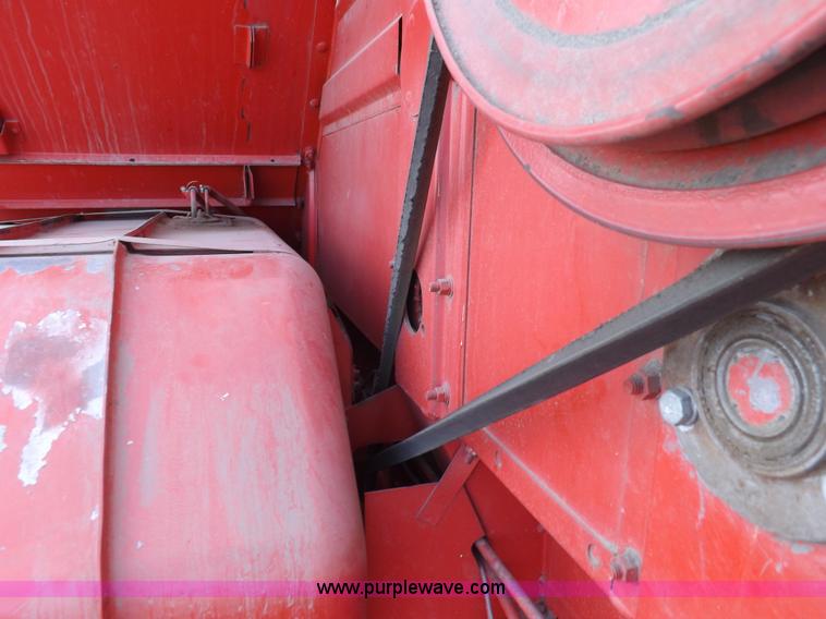 image for item K3823 Massey-Ferguson 860 combine