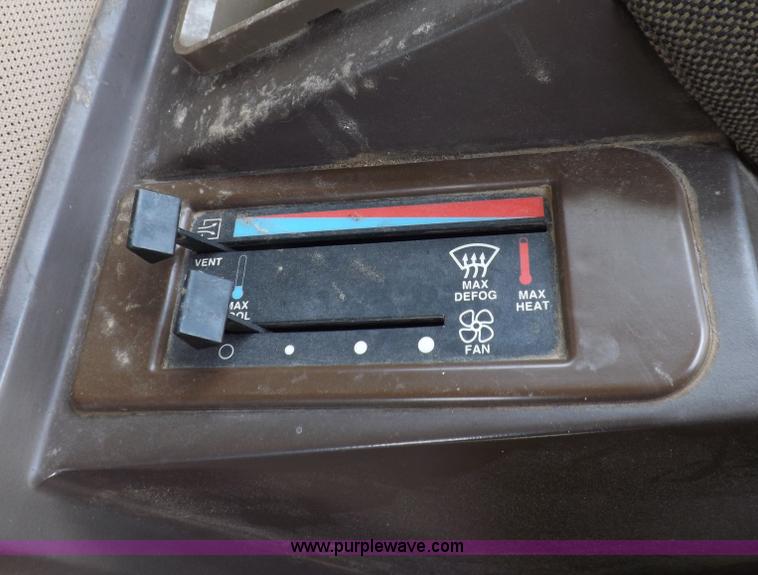 image for item K3831 1997 John Deere 9600 combine