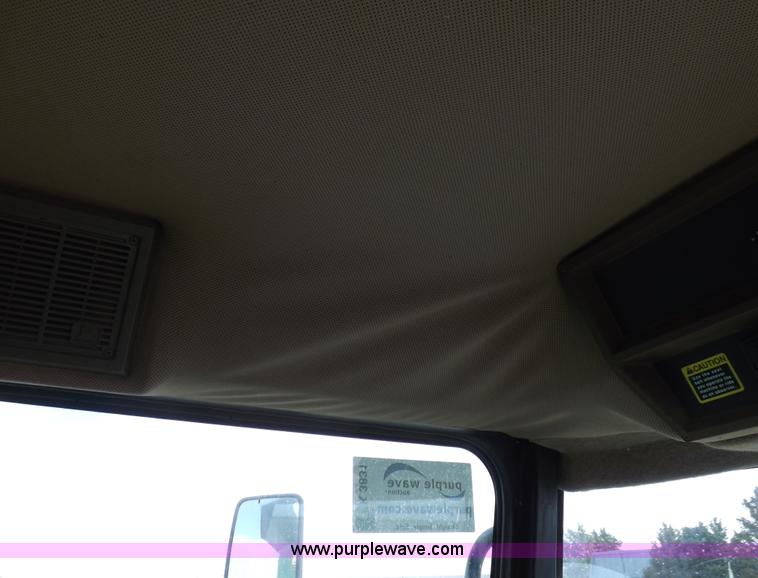 image for item K3831 1997 John Deere 9600 combine