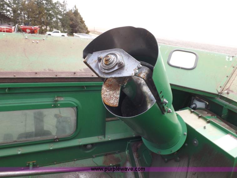 image for item K3831 1997 John Deere 9600 combine