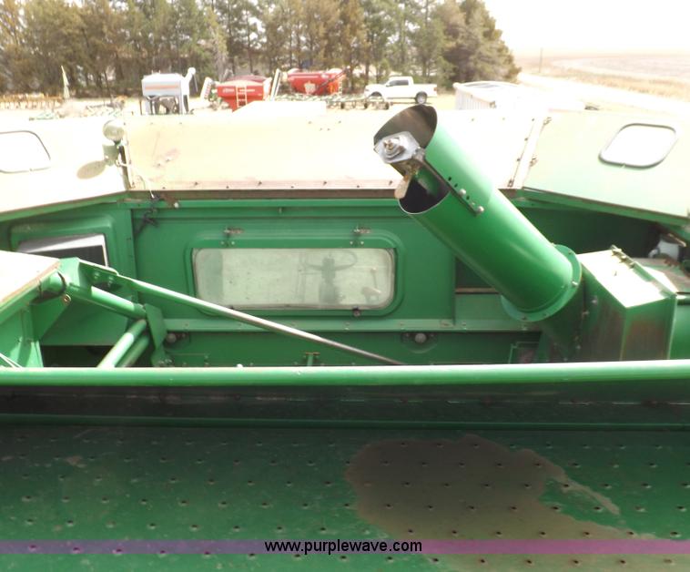 image for item K3831 1997 John Deere 9600 combine