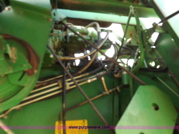 image for item K3831 1997 John Deere 9600 combine