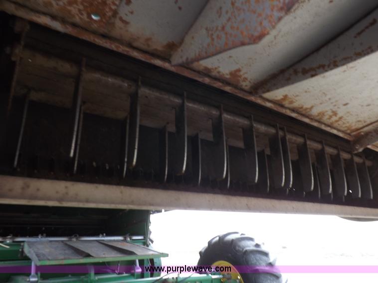 image for item K3831 1997 John Deere 9600 combine