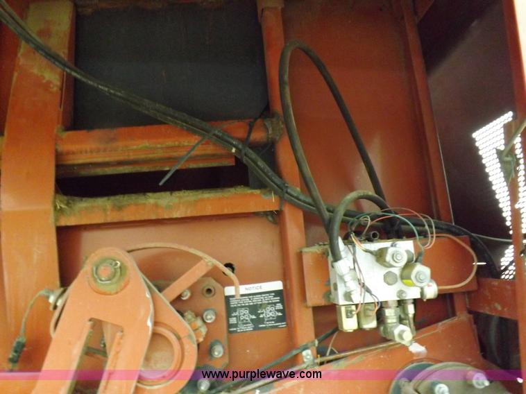 image for item K3841 2000 Hesston 4910 large square baler