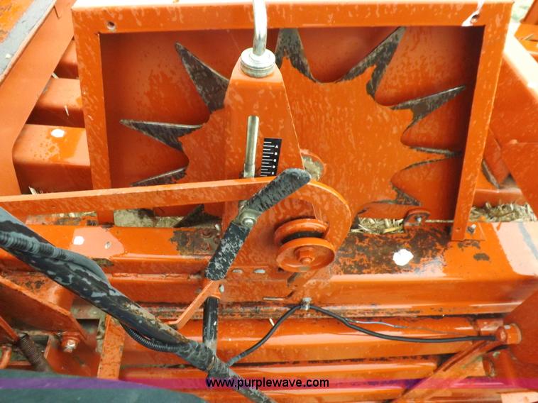 image for item K3841 2000 Hesston 4910 large square baler