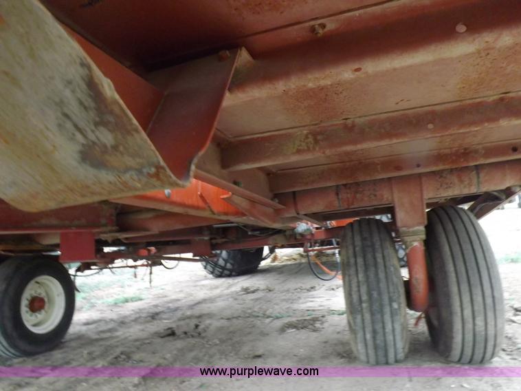 image for item K3841 2000 Hesston 4910 large square baler