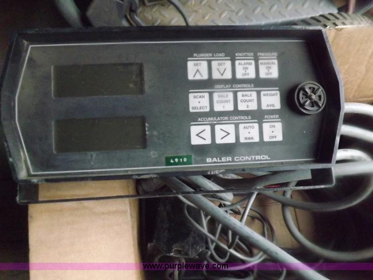 image for item K3841 2000 Hesston 4910 large square baler