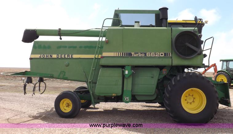 image for item K3842 1981 John Deere 6620 Turbo combine