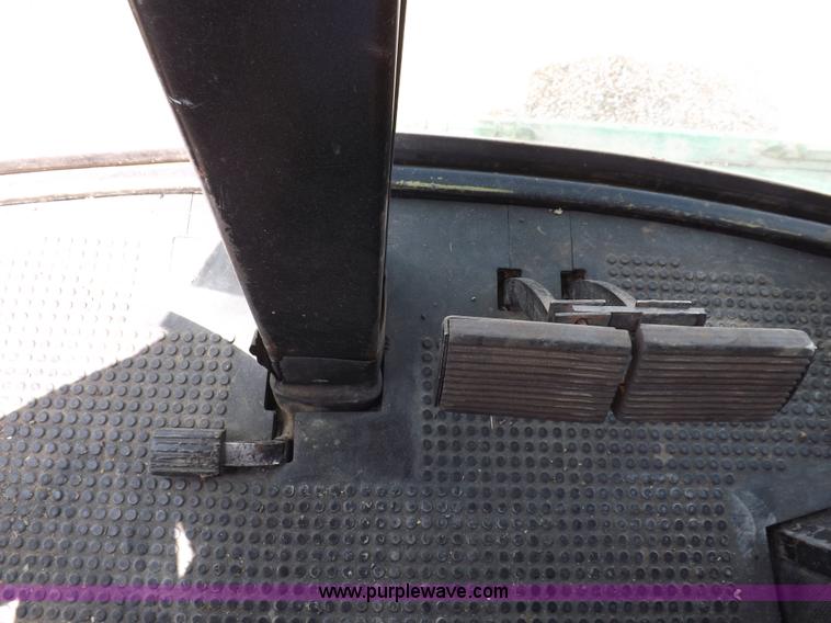 image for item K3842 1981 John Deere 6620 Turbo combine