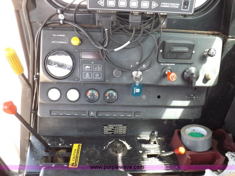 image for item K3842 1981 John Deere 6620 Turbo combine