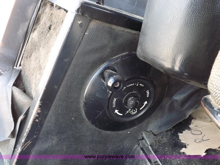 image for item K3842 1981 John Deere 6620 Turbo combine