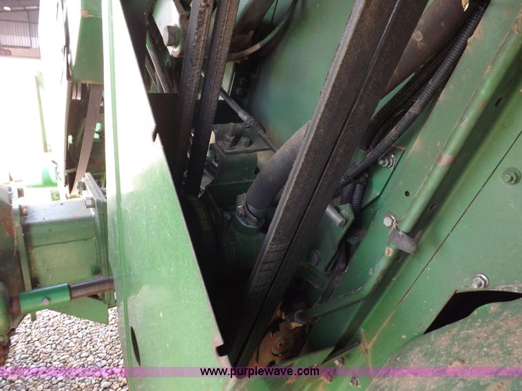 image for item K3842 1981 John Deere 6620 Turbo combine