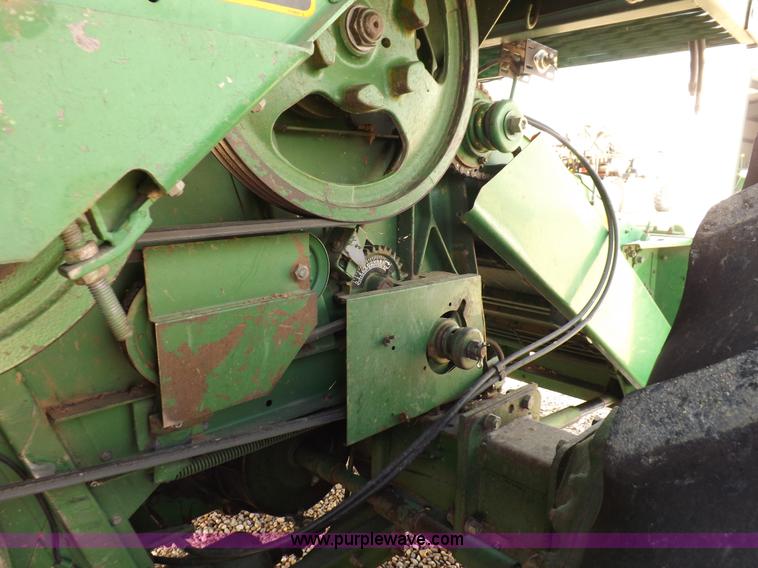 image for item K3842 1981 John Deere 6620 Turbo combine