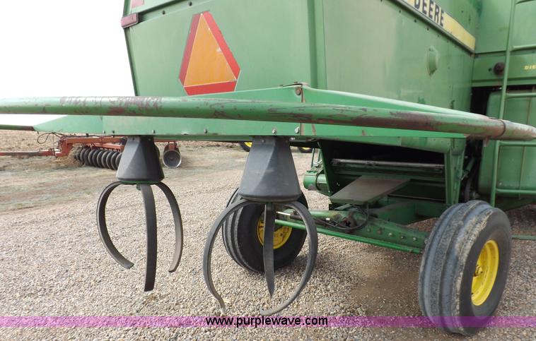 image for item K3842 1981 John Deere 6620 Turbo combine