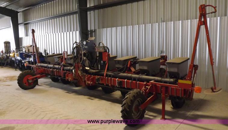 image for item K3843 Case IH 1200 planter