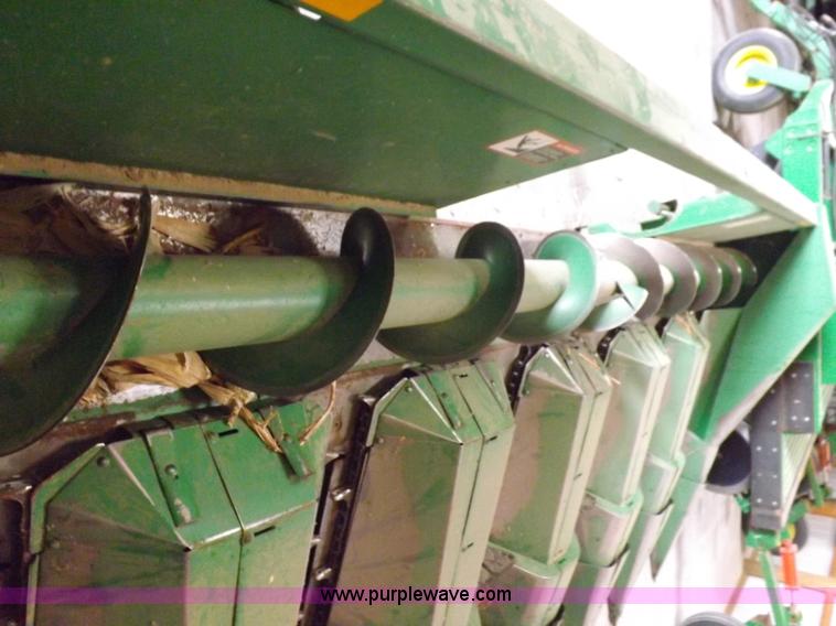 image for item K3845 John Deere 643 corn head