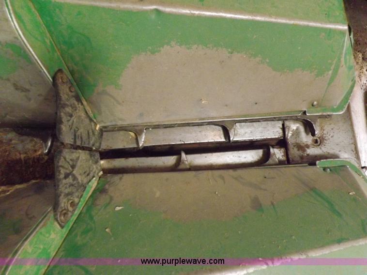 image for item K3845 John Deere 643 corn head