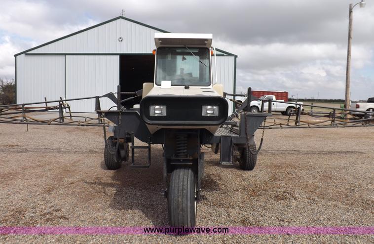 image for item K3846 Melroe Spra-Coupe 220 self-propelled sprayer