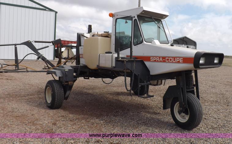 image for item K3846 Melroe Spra-Coupe 220 self-propelled sprayer