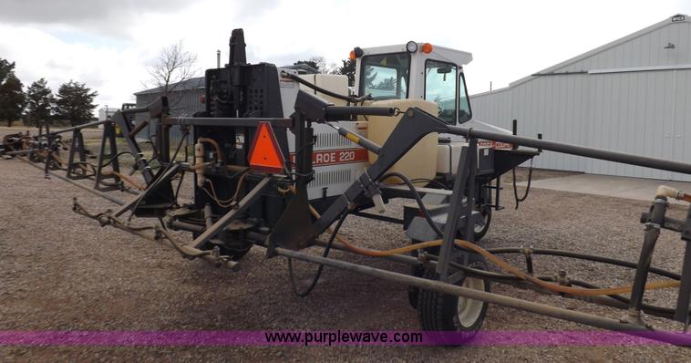 image for item K3846 Melroe Spra-Coupe 220 self-propelled sprayer