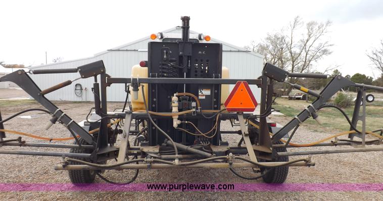 image for item K3846 Melroe Spra-Coupe 220 self-propelled sprayer