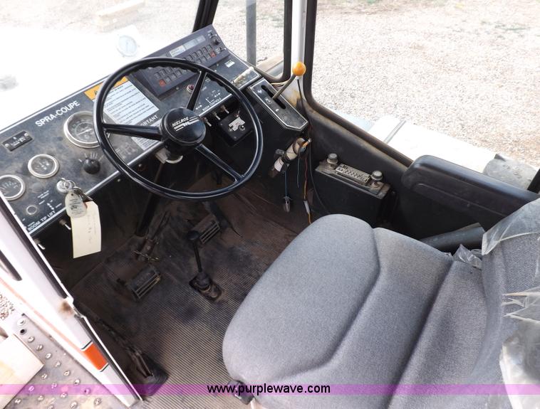 image for item K3846 Melroe Spra-Coupe 220 self-propelled sprayer