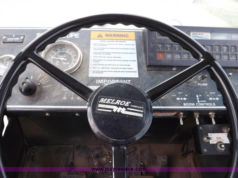 image for item K3846 Melroe Spra-Coupe 220 self-propelled sprayer