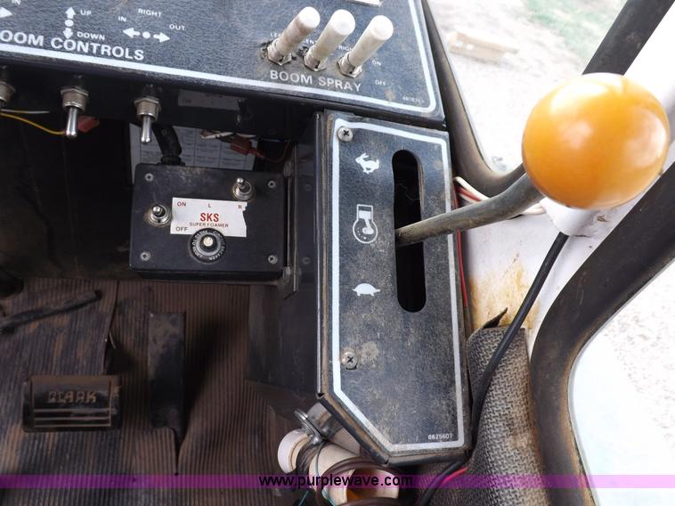 image for item K3846 Melroe Spra-Coupe 220 self-propelled sprayer