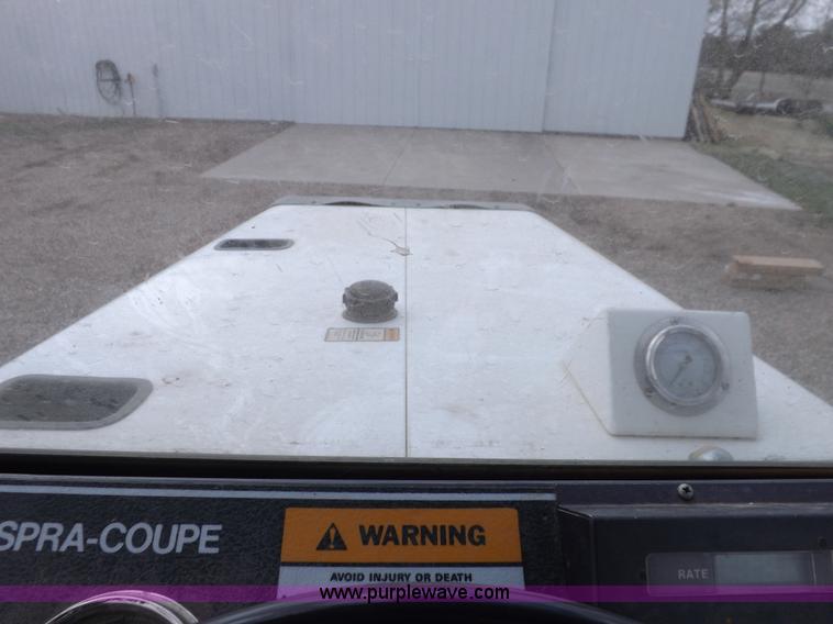 image for item K3846 Melroe Spra-Coupe 220 self-propelled sprayer