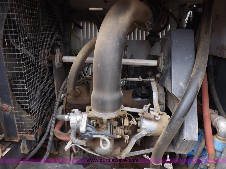 image for item K3846 Melroe Spra-Coupe 220 self-propelled sprayer