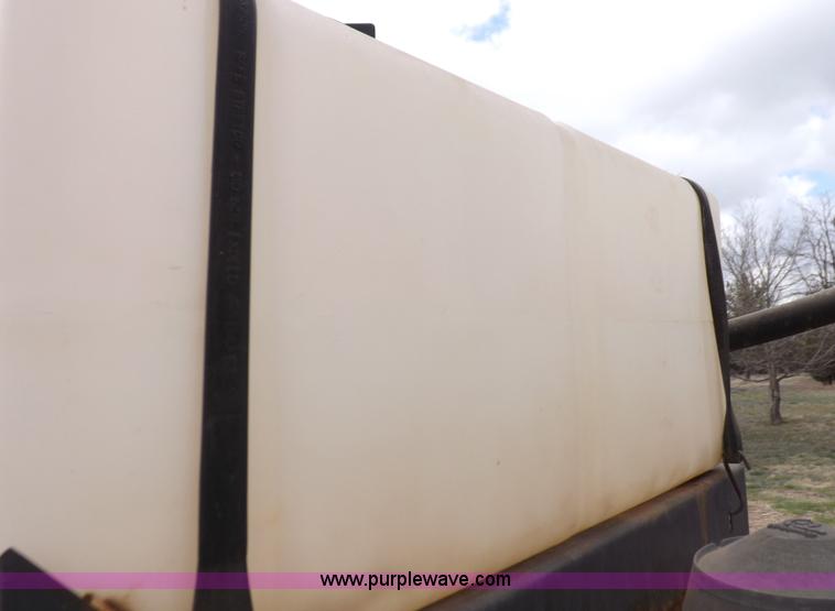 image for item K3846 Melroe Spra-Coupe 220 self-propelled sprayer