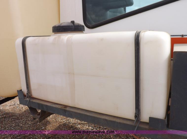 image for item K3846 Melroe Spra-Coupe 220 self-propelled sprayer