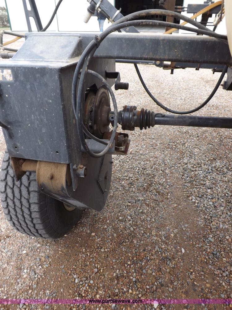 image for item K3846 Melroe Spra-Coupe 220 self-propelled sprayer