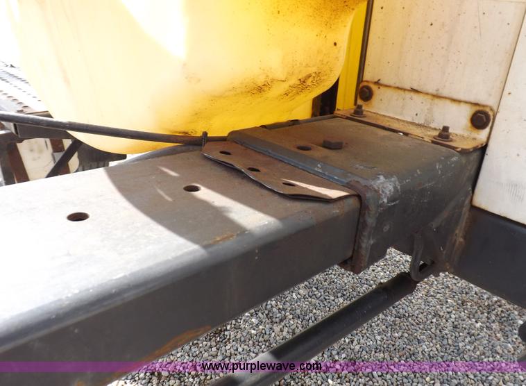 image for item K3846 Melroe Spra-Coupe 220 self-propelled sprayer