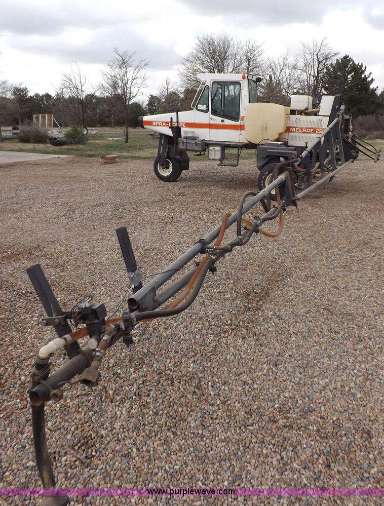 image for item K3846 Melroe Spra-Coupe 220 self-propelled sprayer