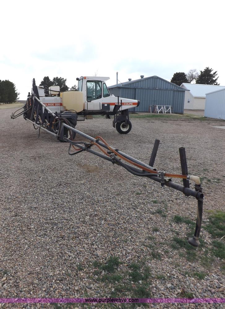 image for item K3846 Melroe Spra-Coupe 220 self-propelled sprayer