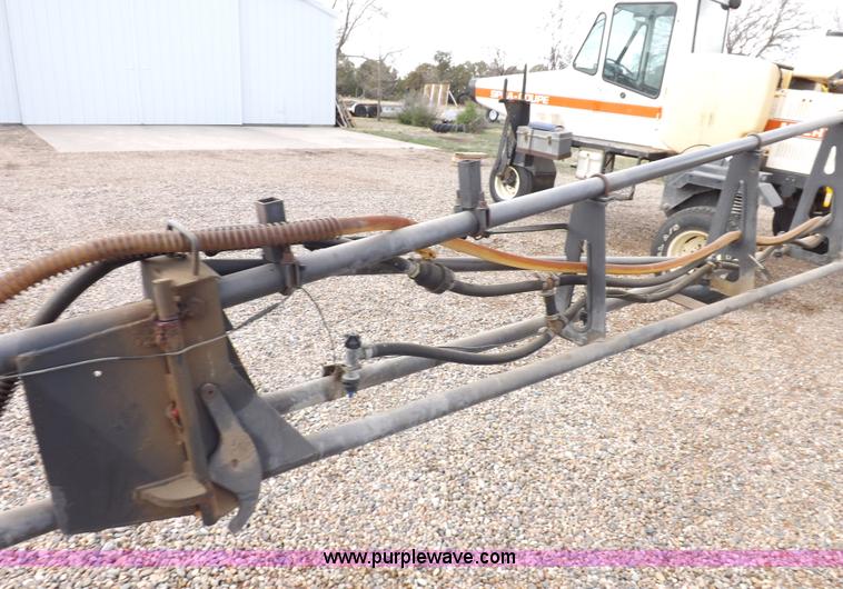 image for item K3846 Melroe Spra-Coupe 220 self-propelled sprayer