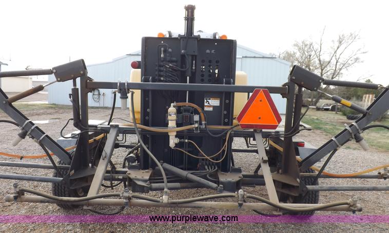 image for item K3846 Melroe Spra-Coupe 220 self-propelled sprayer